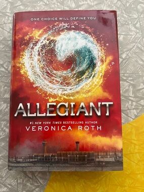 Allegiant by veronica roth- Red Cover Paperback first edition hard cover